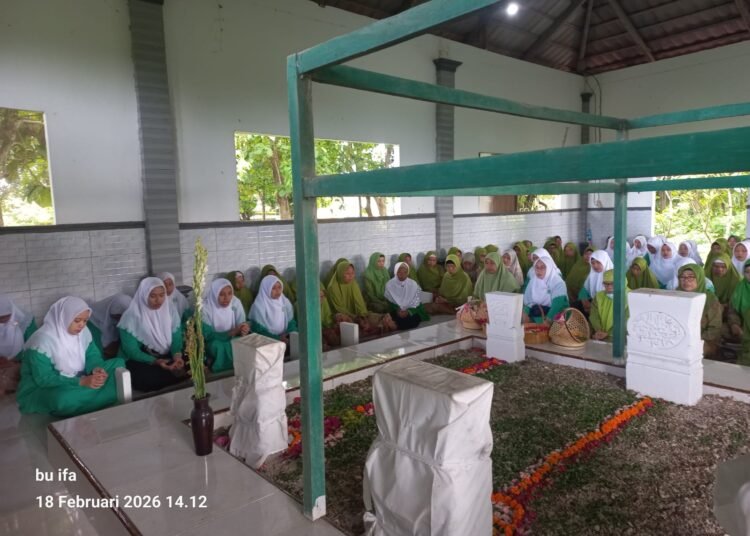 Detik-detik Jelang Ramadan, Ratusan Muslimat dan Fatayat NU Tebuwung Gelar Megengan Ziarah Kubur