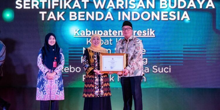 Wabup Gresik Terima Sertifikat WBTB dari Gubernur Jatim: Mulai Kupat Keteg, Rebowekasan, Malam Selawe, Pasar Bandeng hingga Pencak Macan