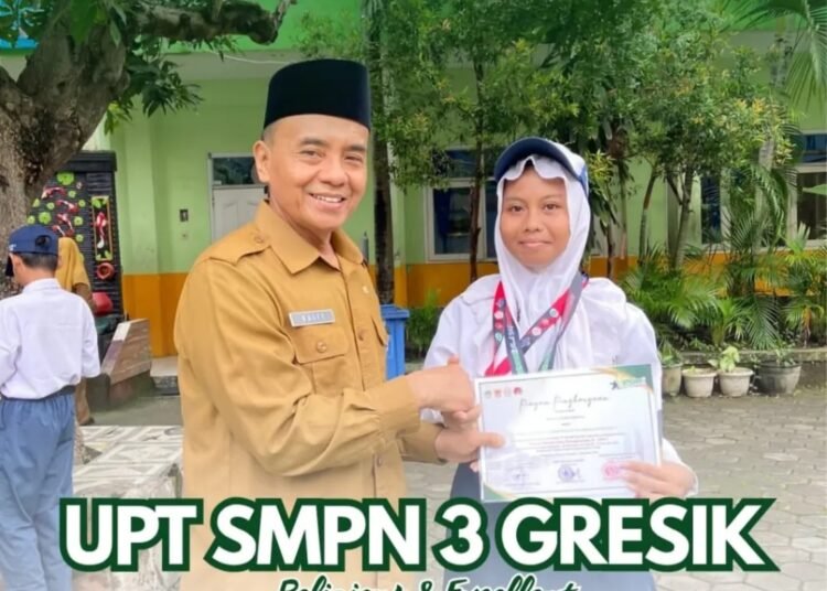 Hebat !! Niken Candra Kirana Siswi SMPN 3 Gresik Juara 1 Pencak Silat se-Kabupaten Gresik