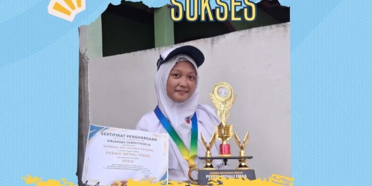 Ukir Prestasi Tiada Henti, Siswi SMPN 10 Gresik Raih Medali Emas Olimpiade PPKN Tingkat Nasional