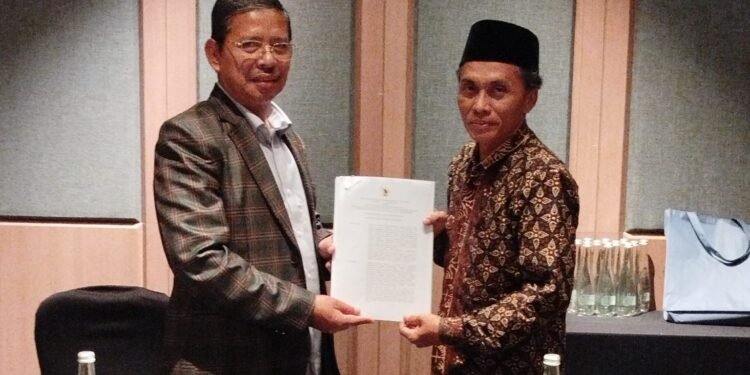 STAI Ihyaul Ulum Gresik Terima SK Program Studi Baru PGMI dari Dirjen Pendis Kemenag RI