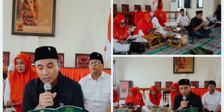 Ramadan Mubarak, H. Riqi Pimpin Khataman Al-Qur’an di Kantor DPC PDI Perjuangan Kabupaten Gresik