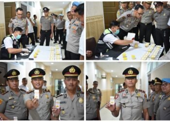 Pastikan Bersih Narkoba, Polres Gresik Mendadak Gelar Tes Urine Sasar Jajaran Kapolsek dan Puluhan Anggota