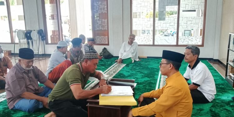 Ramadan, KUA Balongpanggang Fasilitasi Ikrar Wakaf Tanah Seluas 302 m2 untuk Masjid Al-Huda