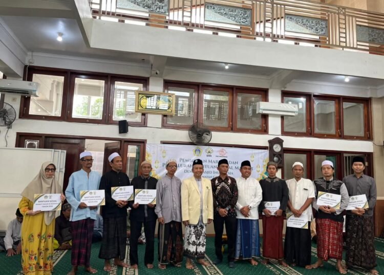 Jelang Lebaran, Marbot Masjid Sumringah Dapat Bansos Kolaborasi KUA, DMI, dan Pemkab Gresik