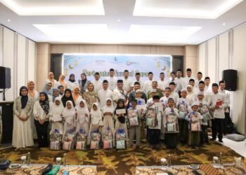 Peringati Nuzulul Quran, Gressmall dan Aston Gresik Helat Tasyakuran Bersama Adik-Adik Yatim Yayasan Ar-Rohmah