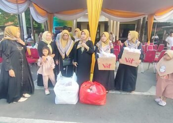 Momen Ramadan, Istri Wartawan Gresik Bagikan 400 Paket Takjil dan Gelar Buka Puasa Bersama