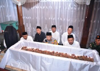 Polres Gresik Sukses Kawal Tradisi Malam Selawe di Makam Sunan Giri Berjalan Aman dan Kondusif