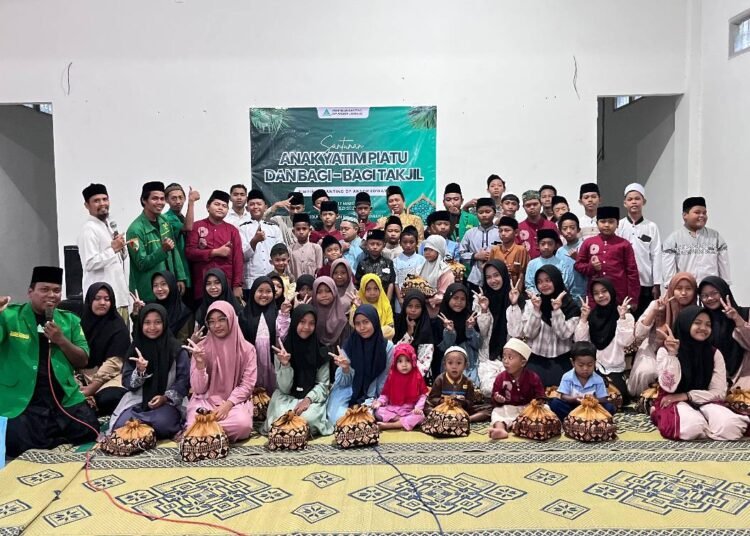 Pengujung Ramadan, GP Ansor Lowayu Gelar Baksos, Berbagi Takjil dan Santunan Anak Surga 