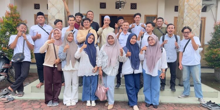 Perkuat Rasa Memiliki, Karyawan Islamic Center Gresik Gelar Silaturahim di Kediaman Ketua Pengelola Drs. H. Mulyanto, MM