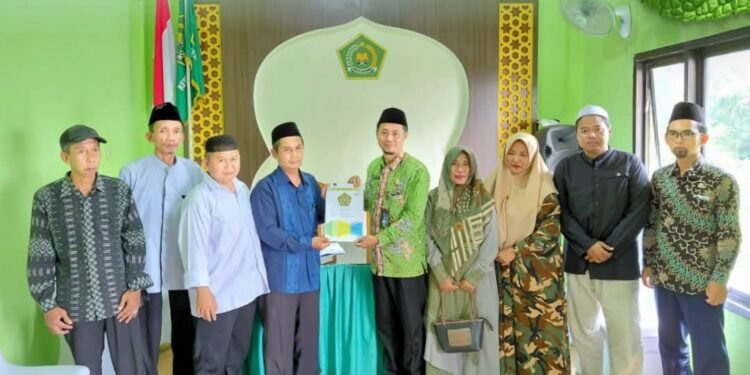 Ramadan, KUA Cerme Fasilitasi Ikrar Wakaf Lahan 2.245 M² untuk Kemaslahatan Umat