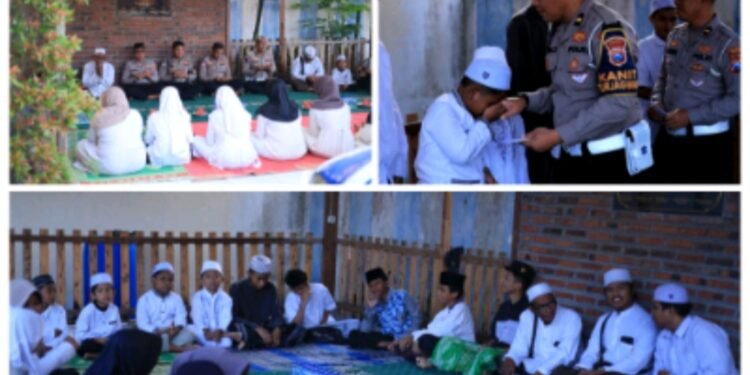 Ramadan Penuh Berkah, Satlantas Polres Gresik Santuni Ratusan Anak Yatim Roudlotul Hikmah