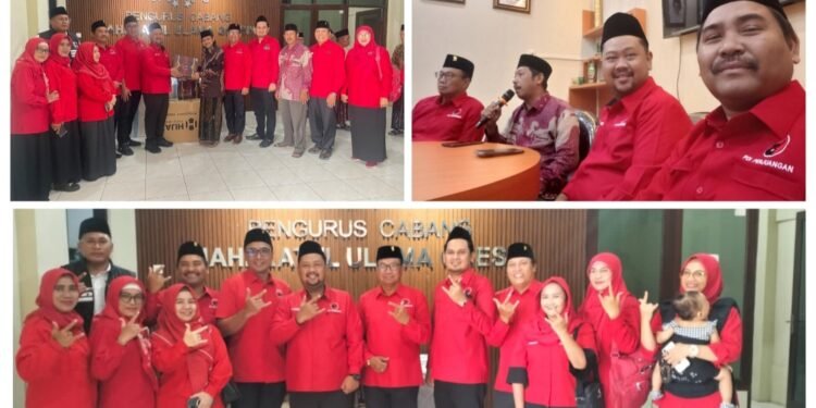 Safari Ramadan ke PCNU Gresik, Gus Yani Serahkan Bantuan 1.000 Sarung