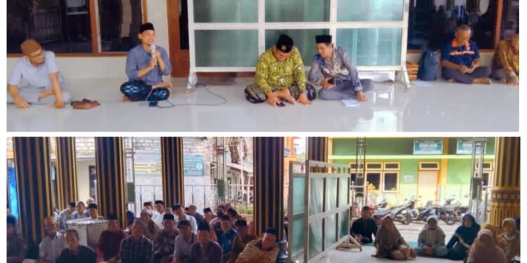 Pertengahan Ramadan, Gus Aqib Bagikan Bansos untuk Marbot Masjid se-Kecamatan Dukun