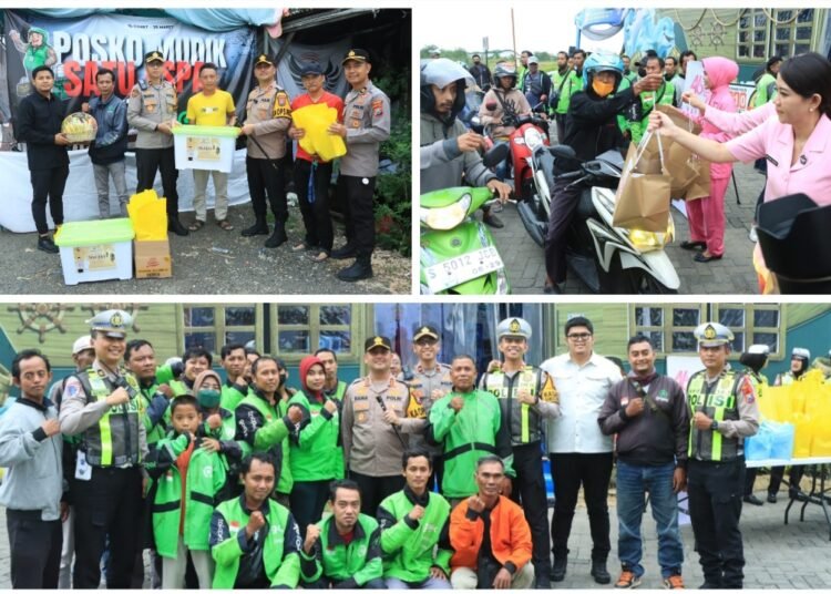 Penuh Cinta !! Kapolres Gresik Bersama Bhayangkari Sambangi Pos Pengamanan Bagikan Bingkisan Lebaran