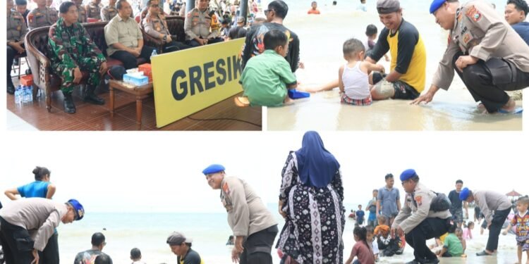 Kapolres Gresik Pantau Langsung di Pantai Dalegan Pastikan Keamanan Wisatawan Lebaran 
