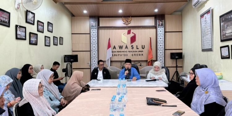 Pertengahan Ramadan, KPI Gresik Sampaikan Catatan Pemantauan Pilkada 2024 Saat Audiensi dengan Bawaslu