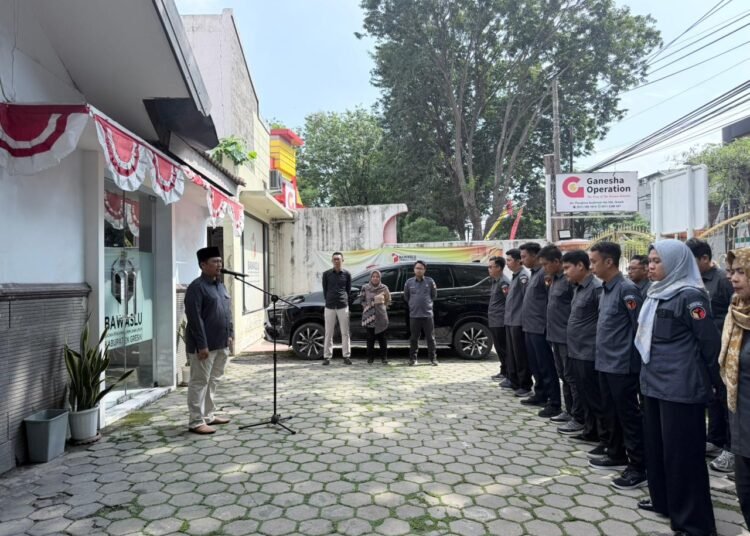 Tegas !! Robbah Khunaifih Ingatkan Jajaran Sekretariat Bawaslu Gresik Disiplin, Soliditas dan Pendidikan Politik Jadi Prioritas