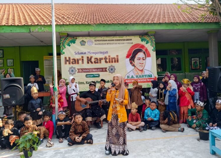 Pesona Kartini Cilik: Semarak Pawai Budaya dan Fashion Show di MIN 1 Gresik