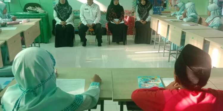 Penuh Semangat dan Rasa Syukur, MIN 2 Gresik Launching Program Kelas Sains dan Matematika