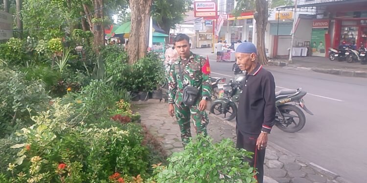 Penuh Semangat !! Babinsa Kota Gresik Berikan Motivasi Pelaku Usaha Tanaman Hias