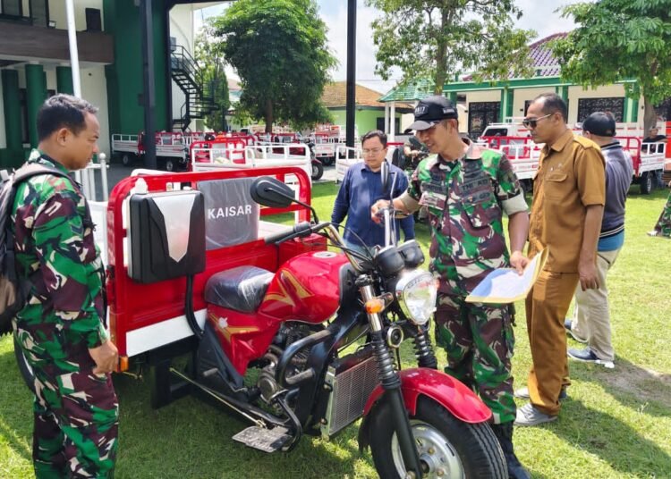 Dukung Operasional Koperasi Merah Putih, Kodim 0817/Gresik Bagikan 100 Unit Kendaraan Roda Tiga Merk Kaisar
