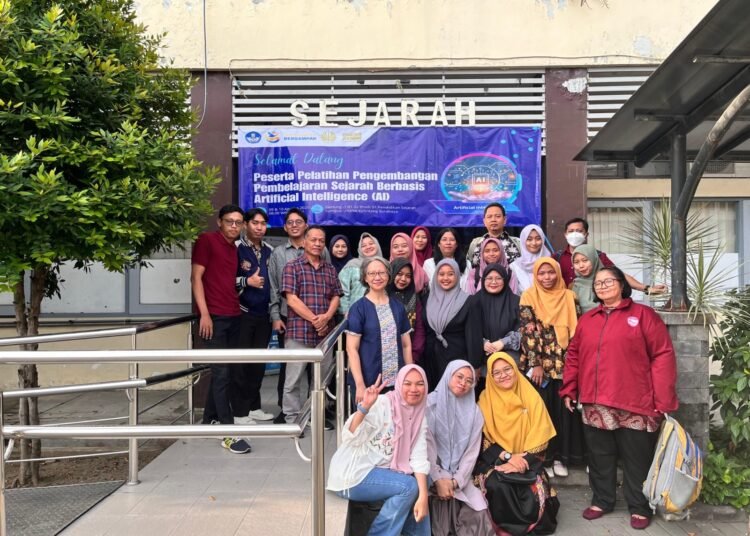 Kompak !! Guru Sejarah Jawa Timur Tingkatkan Literasi Digital Melalui Pelatihan Ekosistem Lumio di Unesa