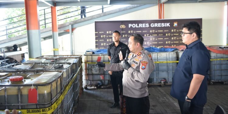 Polres Gresik Berhasil Ungkap Penimbunan 17 Ribu Liter Solar Subsidi di Ujungpangkah