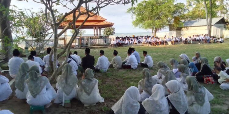 Ponpes Alkarimi Gresik Gelar Ziarah Masyayikh, Doa Bersama dan Istighosah Penuh Khusuk