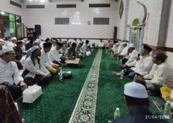 Gus Kikin Pengasuh Pesantren Tebuireng Hadiri Tahlil Hari Ketujuh Almarhum KH Moch Chisni Gresik 