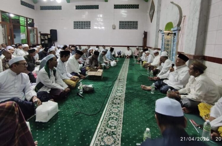 Gus Kikin Pengasuh Pesantren Tebuireng Hadiri Tahlil Hari Ketujuh Almarhum KH Moch Chisni Gresik 
