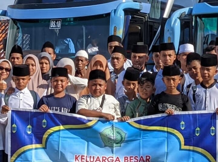 SMA A Wahid Hasyim Tebuireng Angkatan 92 Gelar Santunan Yatim ke-5 di Panti Asuhan Hisyam Nur Musthofa Sumowono Semarang