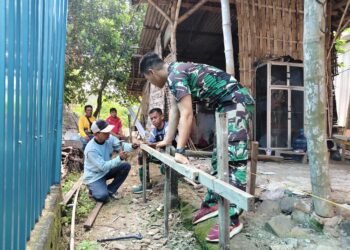 Ketulusan Satgas TMMD ke-128 Perbaiki Rumah Tidak Layak Huni Milik Tulus Warga Desa Slempit