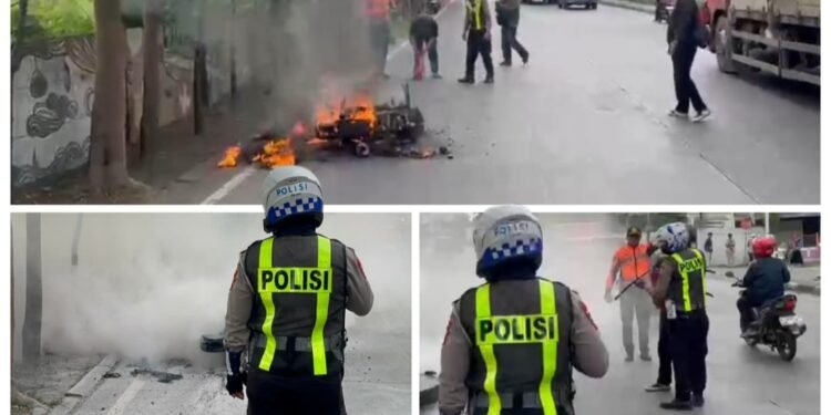 Josss !! Aksi Cepat Satlantas Polres Gresik Padamkan Motor Terbakar di Depan Terminal Bunder