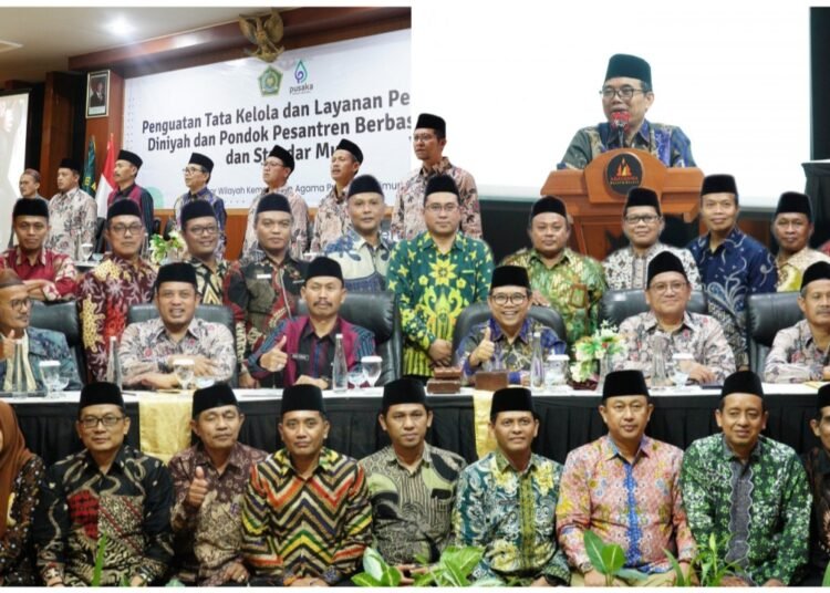 Kakanwil Kemenag Jatim Dorong Tata Kelola Pesantren Berbasis Data dan Standar Mutu