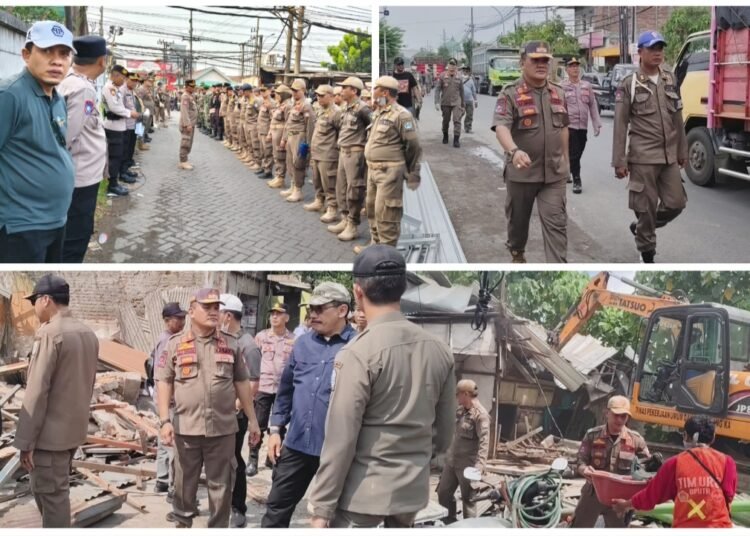 Tegas !! Tegakkan Perda, Satpol PP Gresik Bongkar 43 Bangunan liar Pemicu Banjir di Driyorejo 
