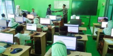 UAMNU BK Madrasah Ibtidaiyah: Siswa Manfaatkan Teknologi secara Efektif dan Efisiensi