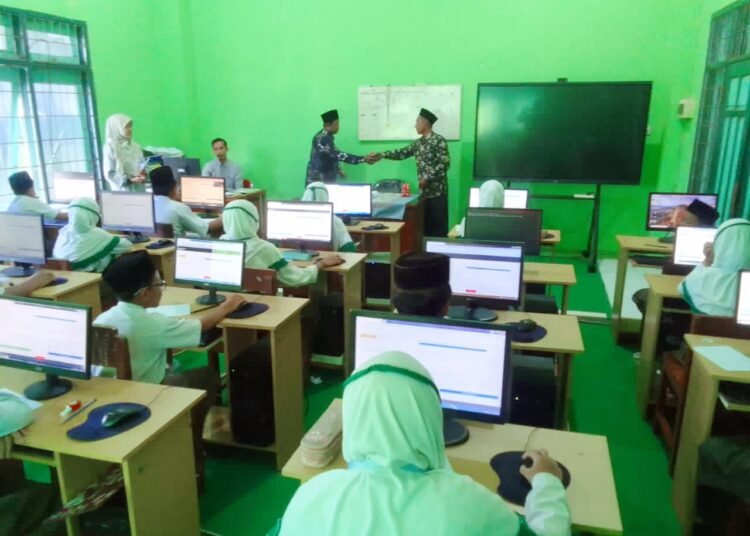 UAMNU BK Madrasah Ibtidaiyah: Siswa Manfaatkan Teknologi secara Efektif dan Efisiensi