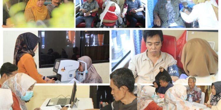 Tak Hanya Menulis Berita, KWGe juga Peduli Warga Gelar Bakti Sosial Pengobatan hingga Cek Mata Gratis