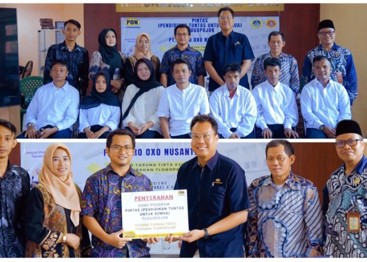 PT Petro Oxo Nusantara Gelontor Dana Program PINTAS “Pendidikan Tuntas untuk Semua” di Kelurahan Tlogopojok