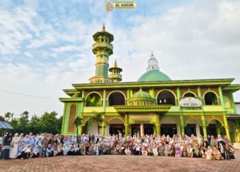 Ratusan Santri Ponpes Alkarimi Gresik Ikuti Sholat Idul Adha 1447 H Penuh Khidmah di Masjid Salafiyah