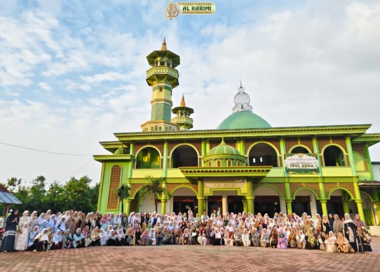 Ratusan Santri Ponpes Alkarimi Gresik Ikuti Sholat Idul Adha 1447 H Penuh Khidmah di Masjid Salafiyah