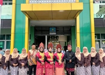 Pesona Baju Adat Daerah dalam Upacara Pendidikan Nasional MIN 2 Gresik 2026