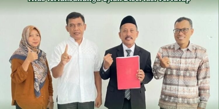 Kepala MAN 1 Gresik Sukses Jalani Ujian Disertasi Program Studi Doktor Manajemen Pendidikan Islam