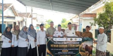 Berbagi berkah di momen Idul Adha, UPZ KUA Manyar Salurkan Bantuan Satu Ekor Sapi Kurban untuk Warga Manyar Kompleks