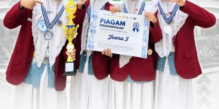 Inovasi Bisnis Masa Depan: Tim MAN 2 Gresik Sabet Juara 3 Business Plan AMC Universitas Muhammadiyah Sidoarjo 2026
