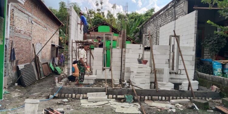 Rumah Ibu Warni yang Tak Layak Huni, Kini Dibangun Satgas TMMD 128 Menjadi Lebih Kokoh dan Nyaman 