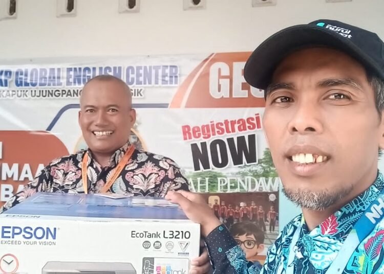 Sinergi Kebaikan: LKP GEC Sekapuk & Nurul Hayat Gresik Salurkan Printer dan Beasiswa untuk Anak Yatim