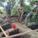 Tak Lelah Berbuat Baik, Satgas TMMD Bangun Tandon Air di Sawah untuk Petani
