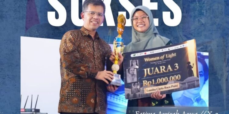 Bikin Bangga !! Fatima Amirah Arsya Siswi SMAN 1 Kedamean Raih Juara 3 Lomba Cipta Baca Puisi Tingkat Nasional